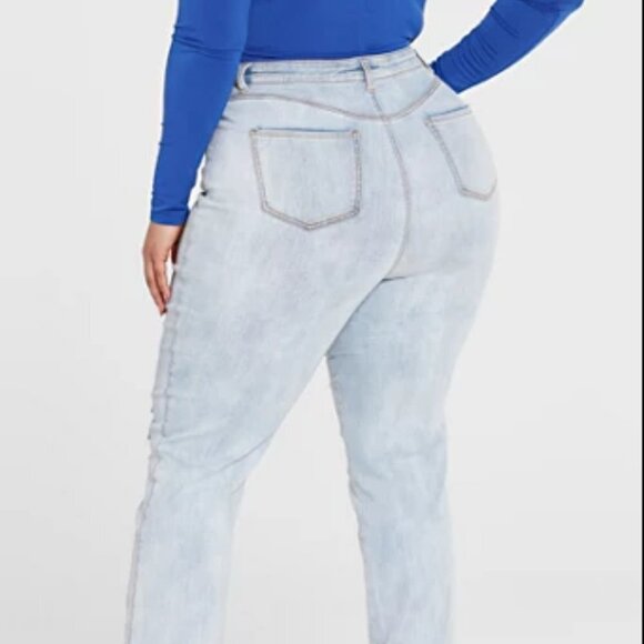 #3❤️ NWT HIGH RISE RIPPED KNEE STRAIGHT LEG JEANS - Picture 2 of 5